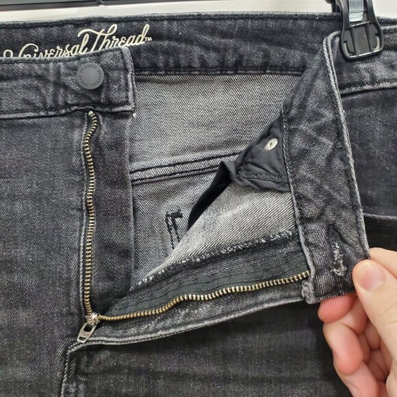Universal Thread Womans Black Wash Distressed Frayed Hem Denim Skirt Plus 18/34R - Picture 4 of 8